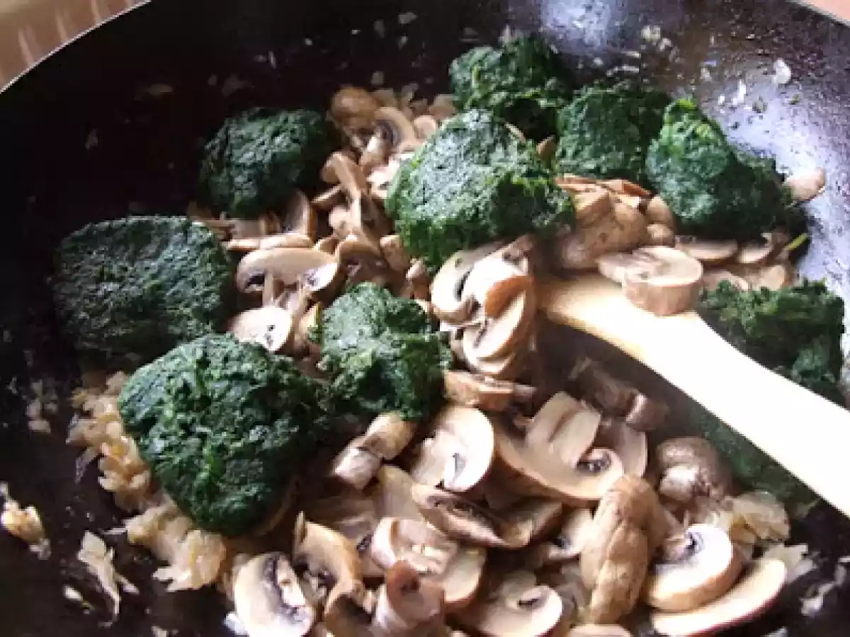 File de pangasius pe pat de spanac si ciuperci - poza 6