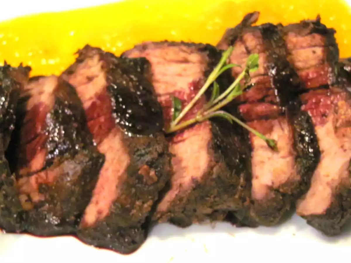 File de vitel in crusta de cafea cu sos de vin - poza 3