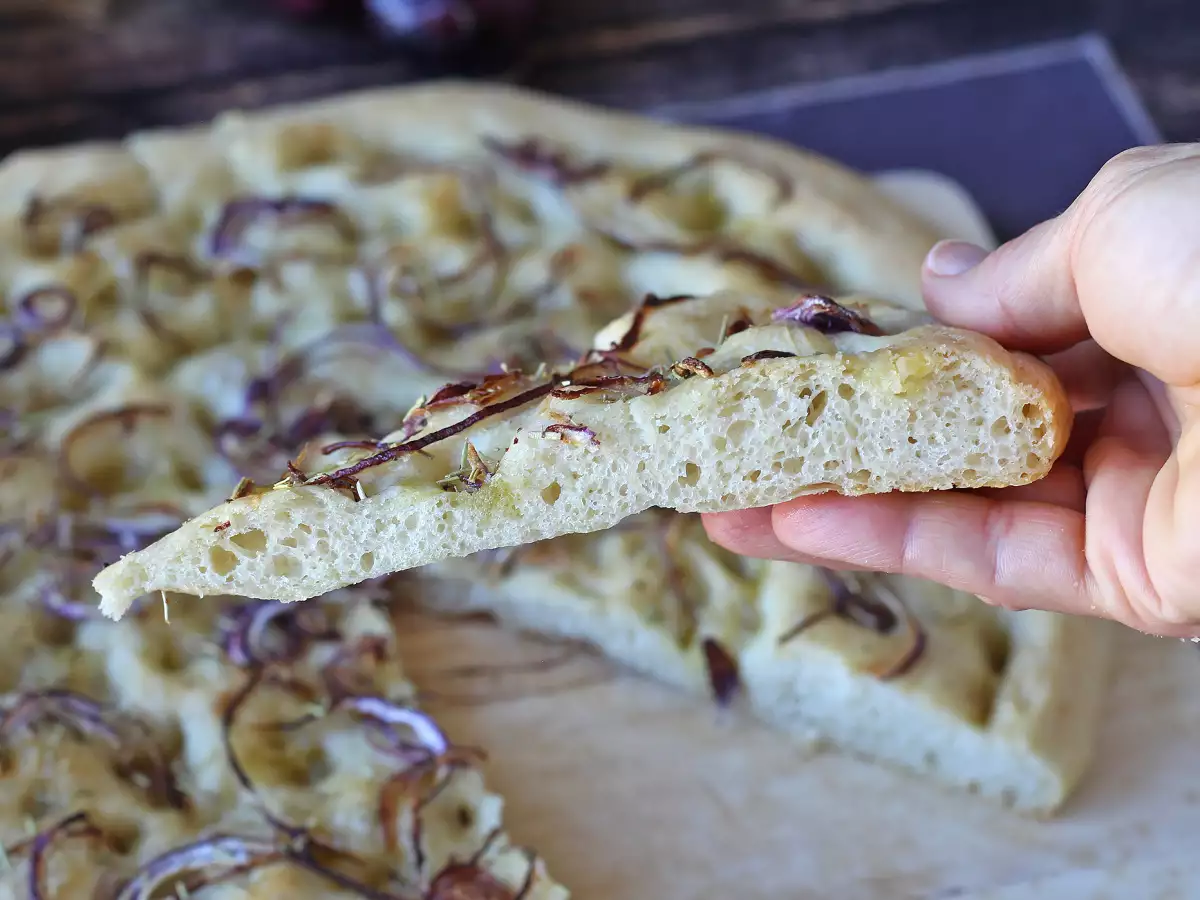 Focaccia rustică cu ceapă și rozmarin - poza 5