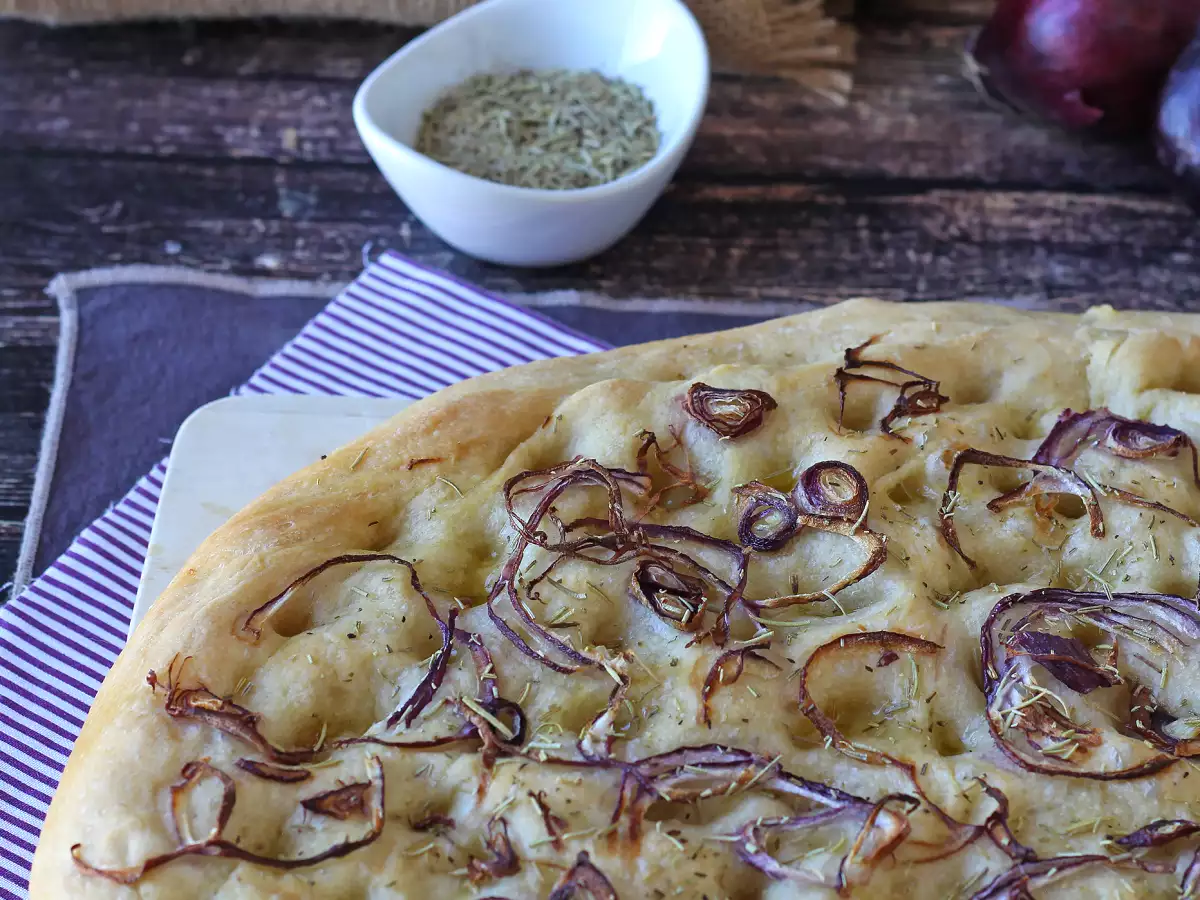 Focaccia rustică cu ceapă și rozmarin - poza 6