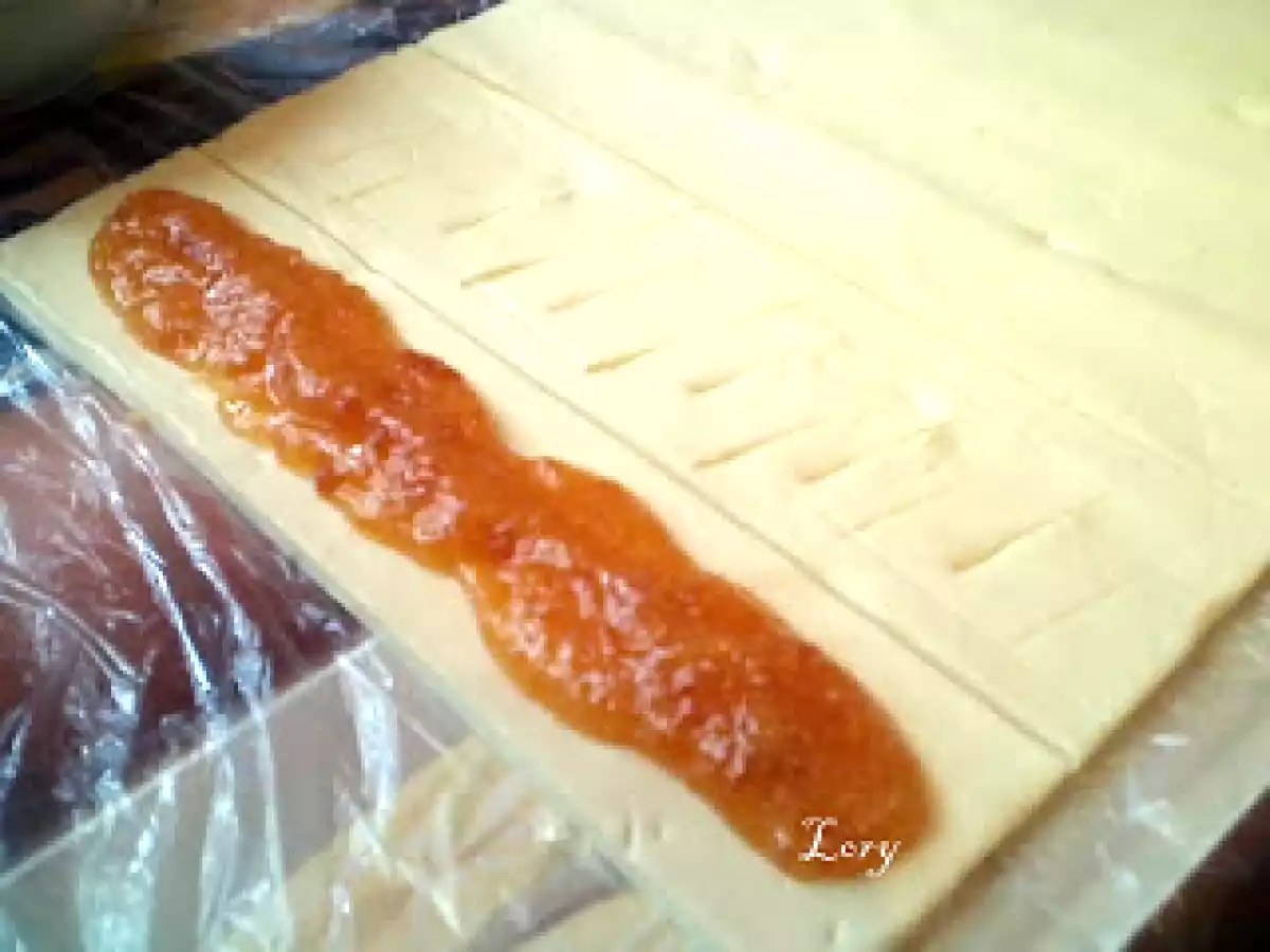 Foietaj cu nuca si gem de caise - poza 3