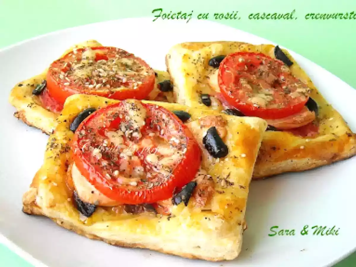 Foietaj cu rosii, cremvursti, cascaval - poza 3