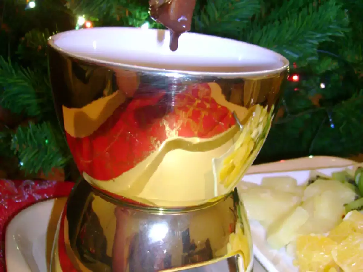 Fondue de ciocolata, cu fructe de sezon - poza 4