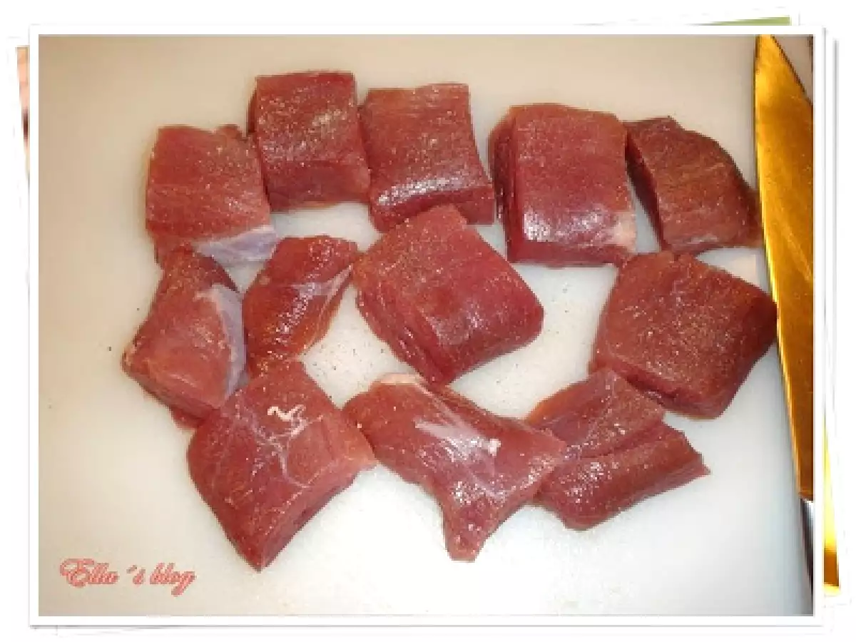 Frigarui din muschiulet de porc, bacon si ciuperci - poza 2