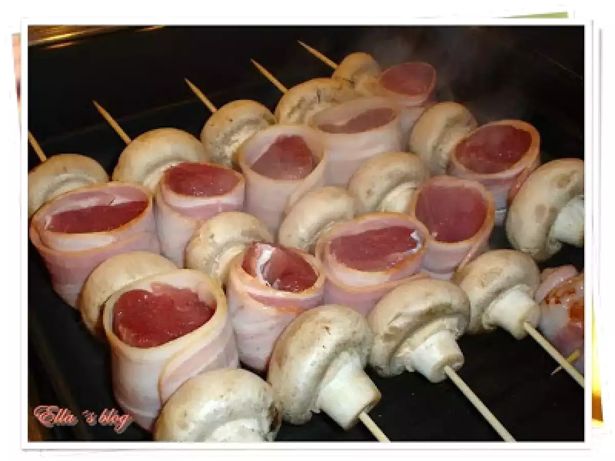 Frigarui din muschiulet de porc, bacon si ciuperci - poza 4