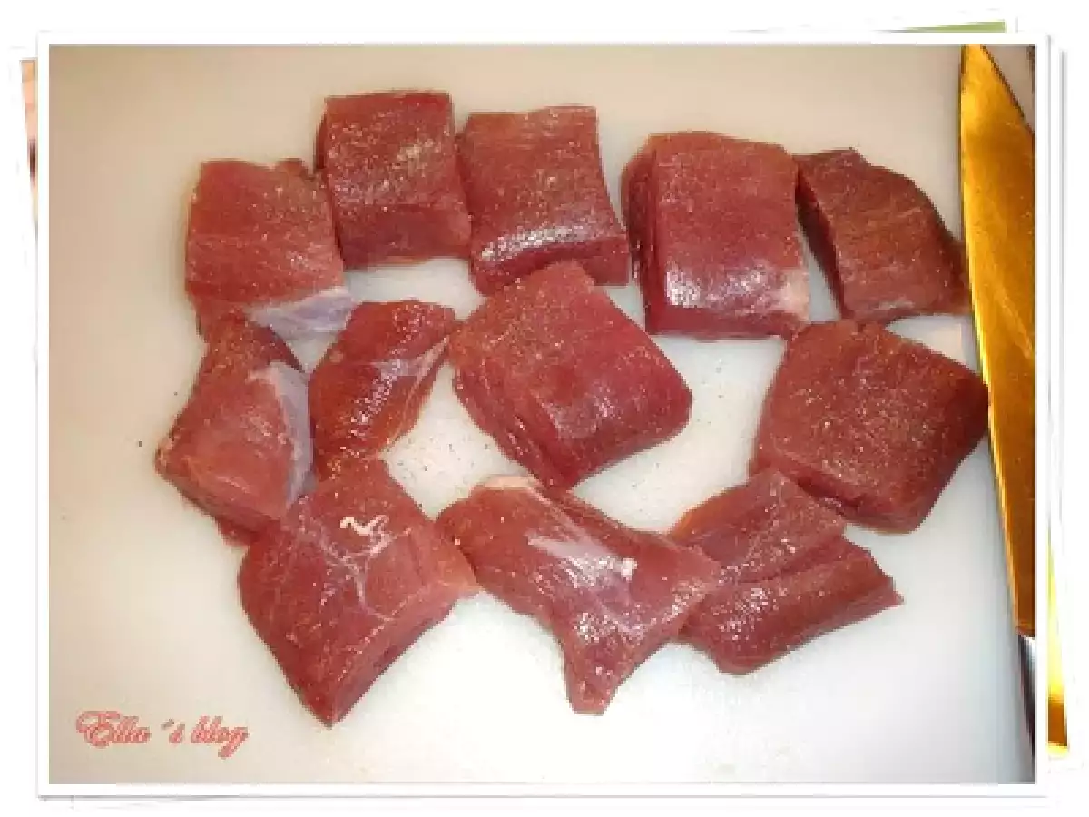 Frigarui din muschiulet de porc, bacon si ciuperci - poza 2