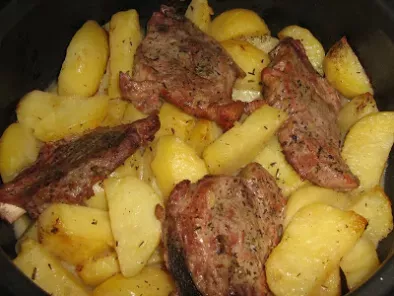 Friptura de ceafa de porc cu cartofi - poza 3