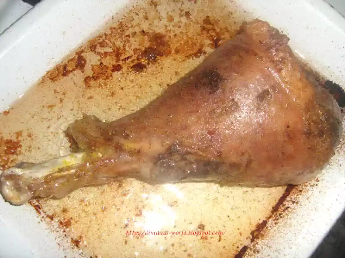 FRIPTURA DE CURCAN CU GARNITURA DE CARTOFI SI SOS DE SMANTANA