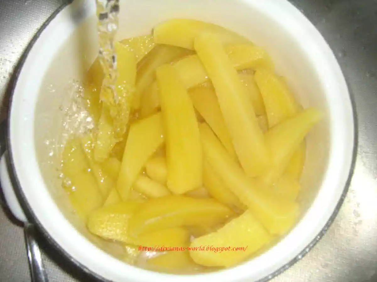 FRIPTURA DE CURCAN CU GARNITURA DE CARTOFI SI SOS DE SMANTANA - poza 2