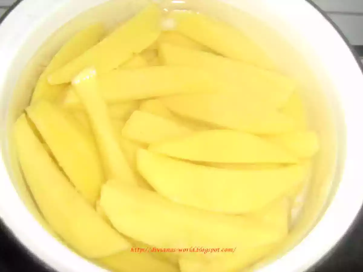 FRIPTURA DE CURCAN CU GARNITURA DE CARTOFI SI SOS DE SMANTANA - poza 4