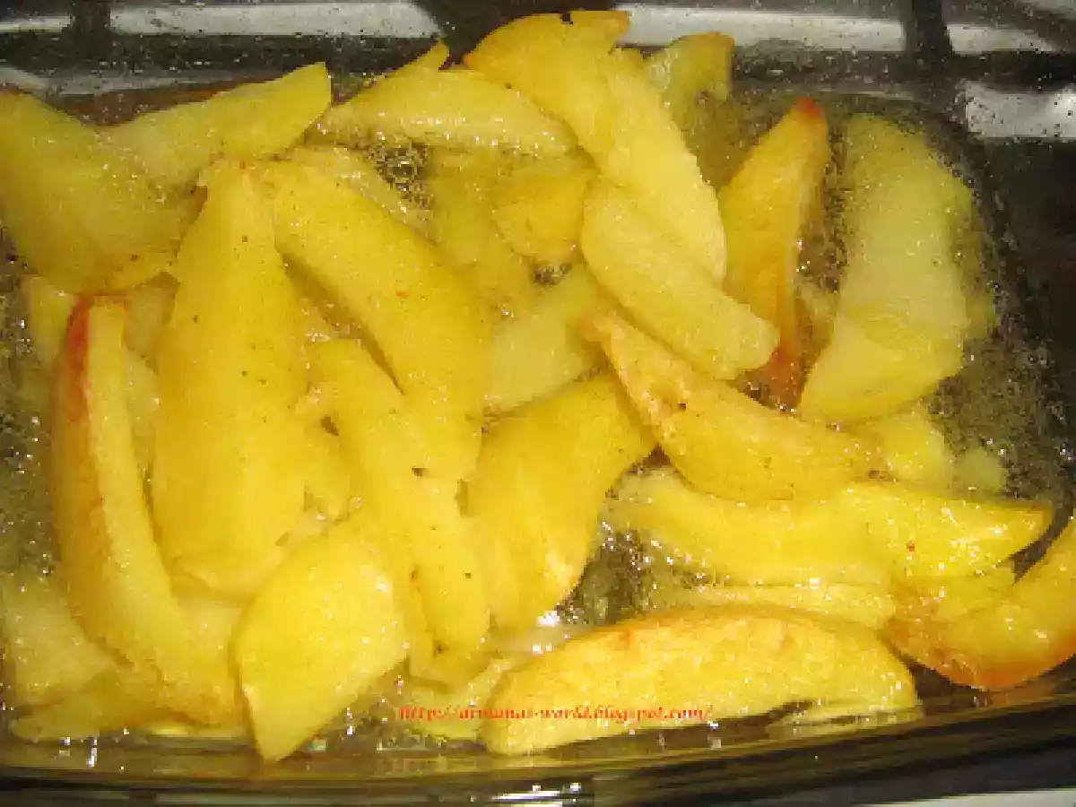 FRIPTURA DE CURCAN CU GARNITURA DE CARTOFI SI SOS DE SMANTANA - poza 6