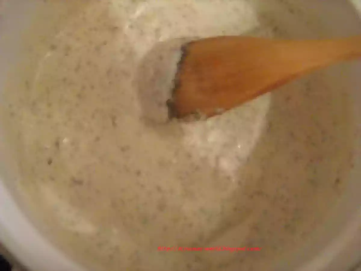 FRIPTURA DE CURCAN CU GARNITURA DE CARTOFI SI SOS DE SMANTANA - poza 8