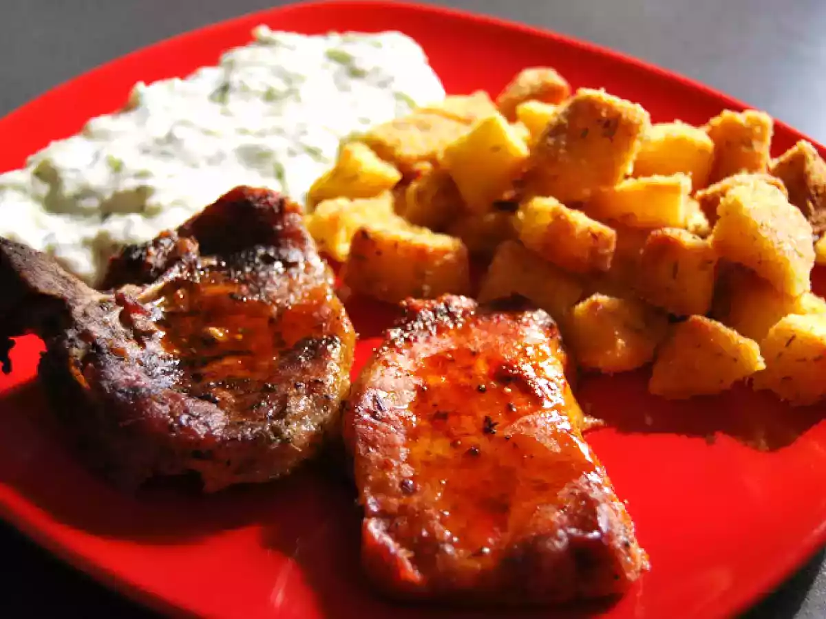 Friptura de porc cu cartofi crocanti cu malai - poza 3