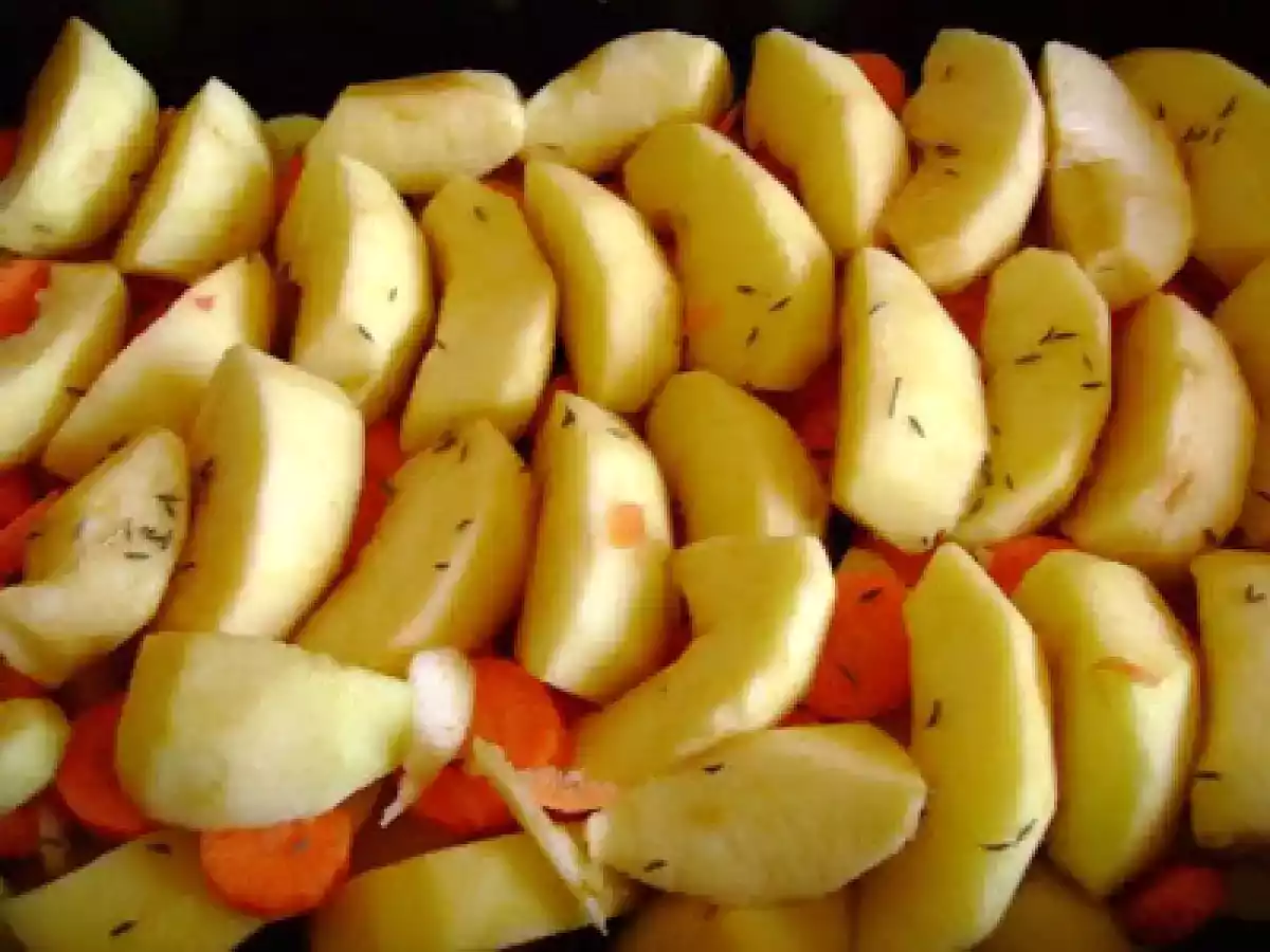 FRIPTURA DE PORC CU MERE SI CHIMEN - poza 8