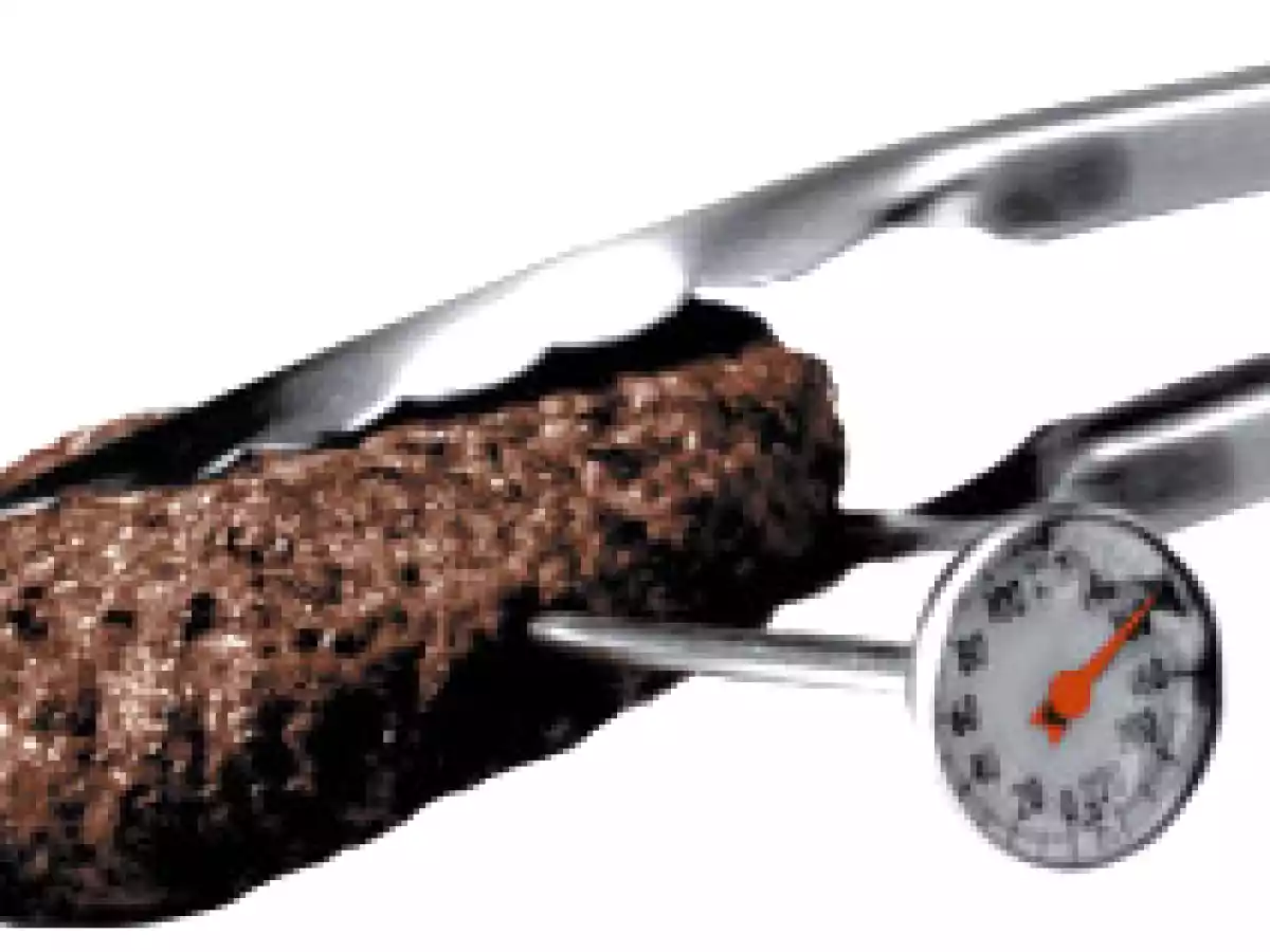 Friptura de vita cu sos de boabe de piper (Peppercorn steak) - poza 2