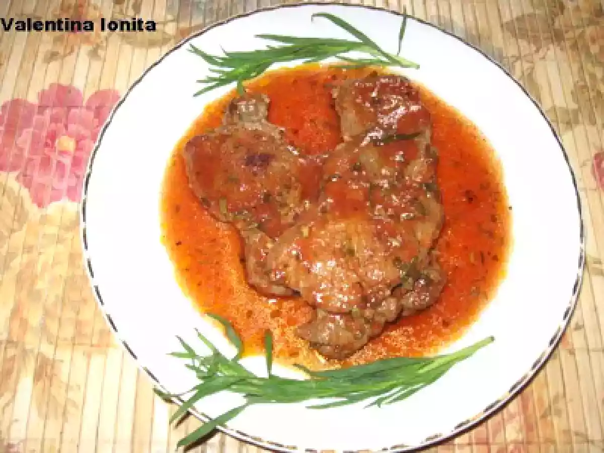 Friptura de vitel cu sos rosu si tarhon