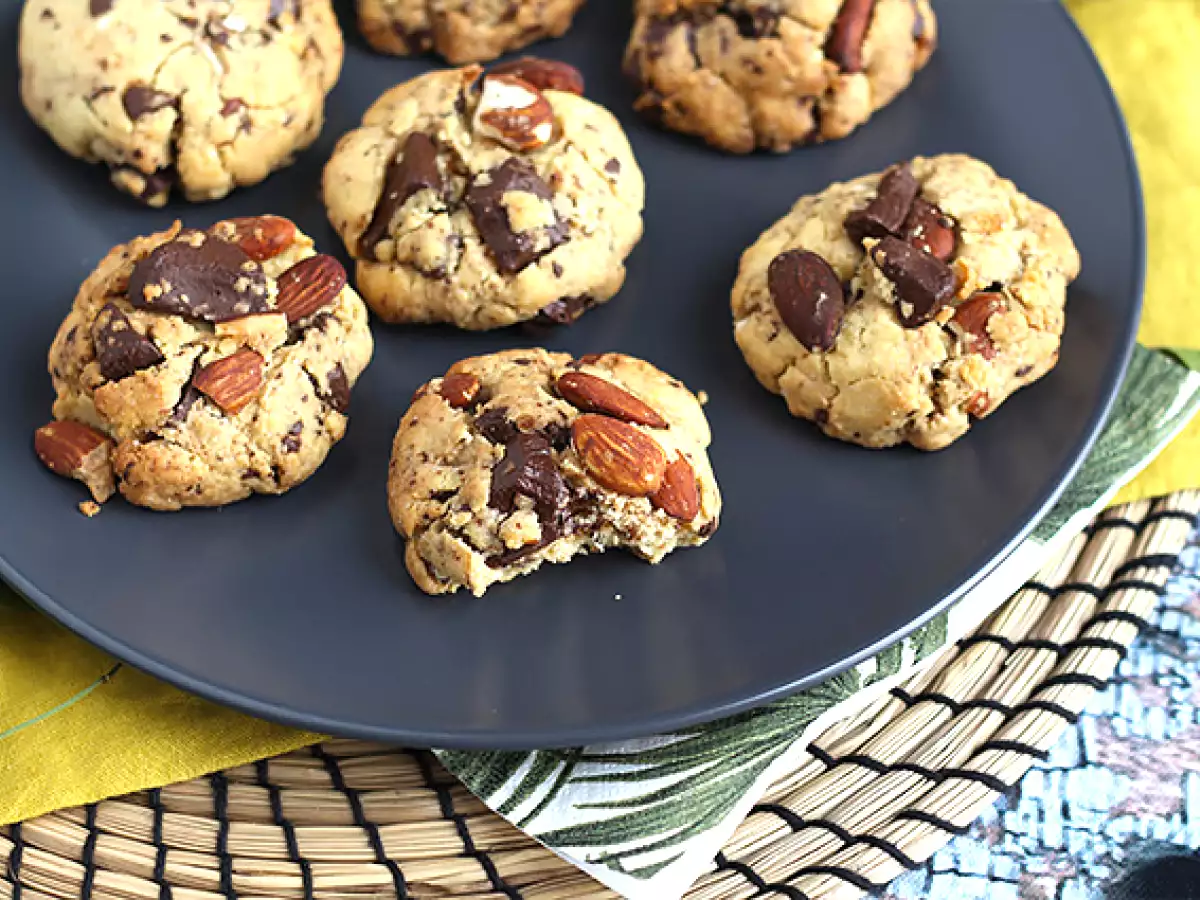 Fursecuri cu ciocolata, alune si migdale - poza 4