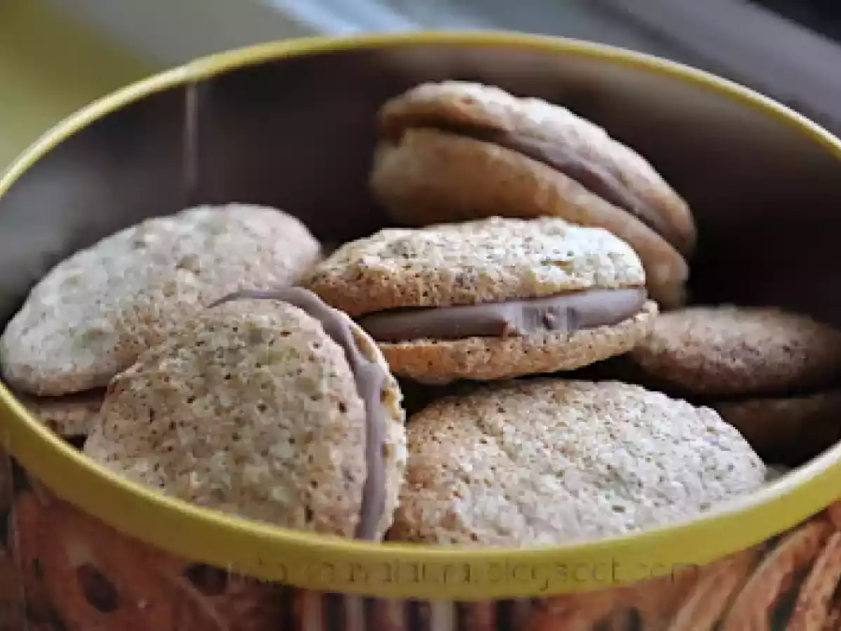 Fursecuri cu nuci si ciocolata pentru Mos Craciun - poza 3