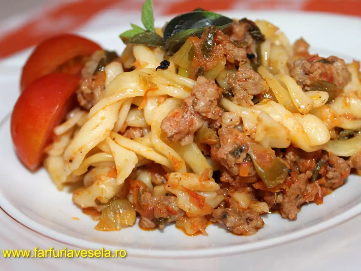 Fusilli cu sos ragu la cuptor (reteta video)