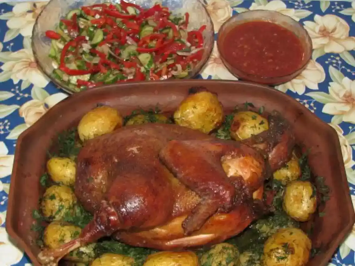 Gaina afumata cu cartofi noi