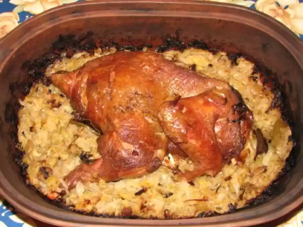 Gaina afumata pe varza murata