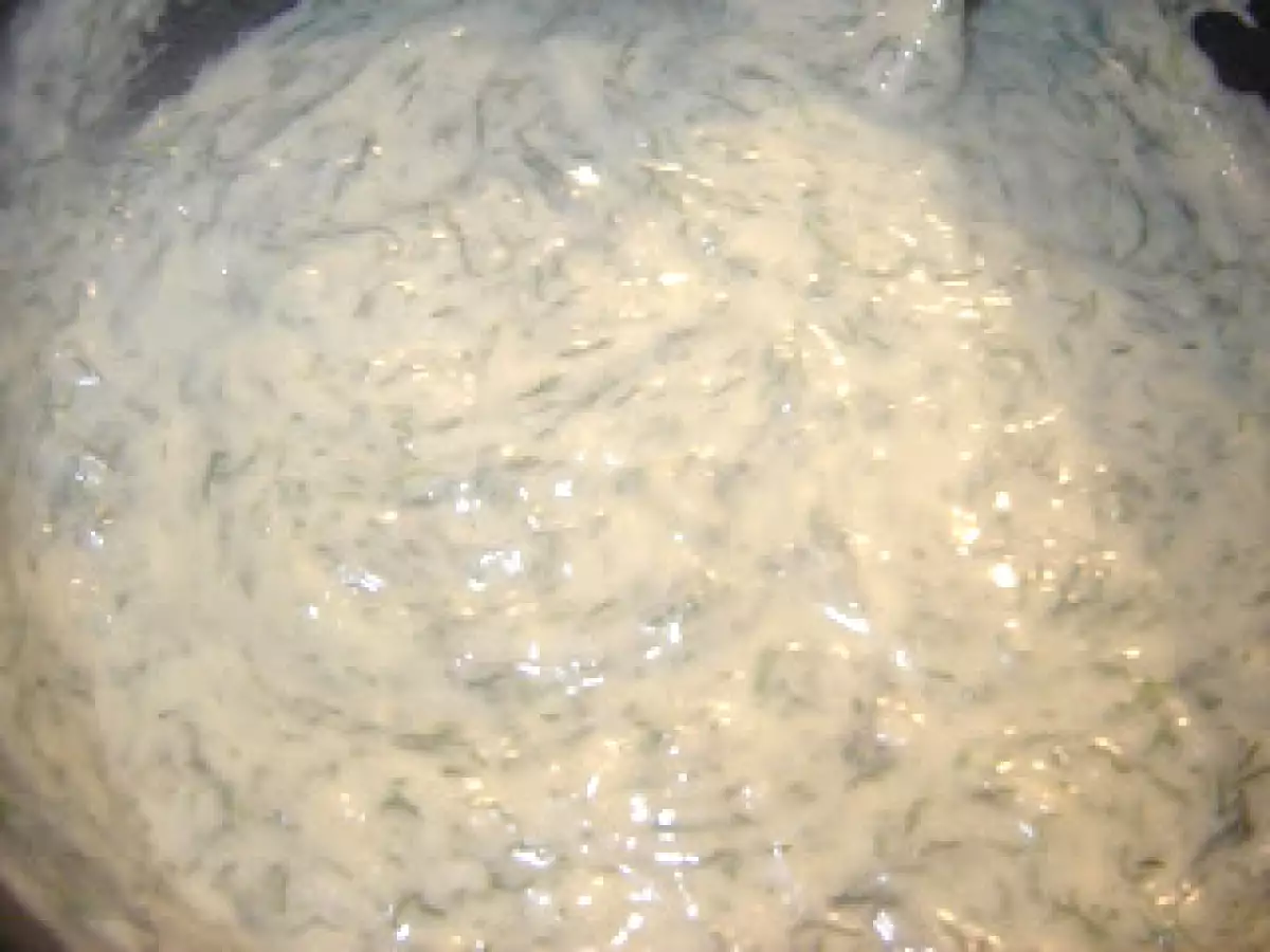 Galusti de spanac cu sos de marar si chiftele - poza 2