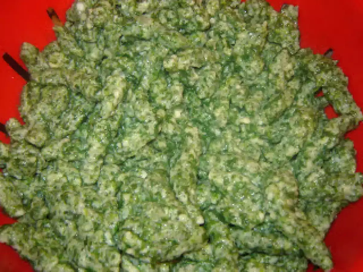 Galusti de spanac cu sos de marar si chiftele - poza 4