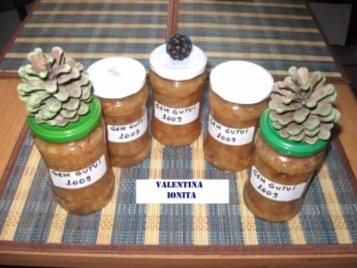 Gem de gutui cu nuca