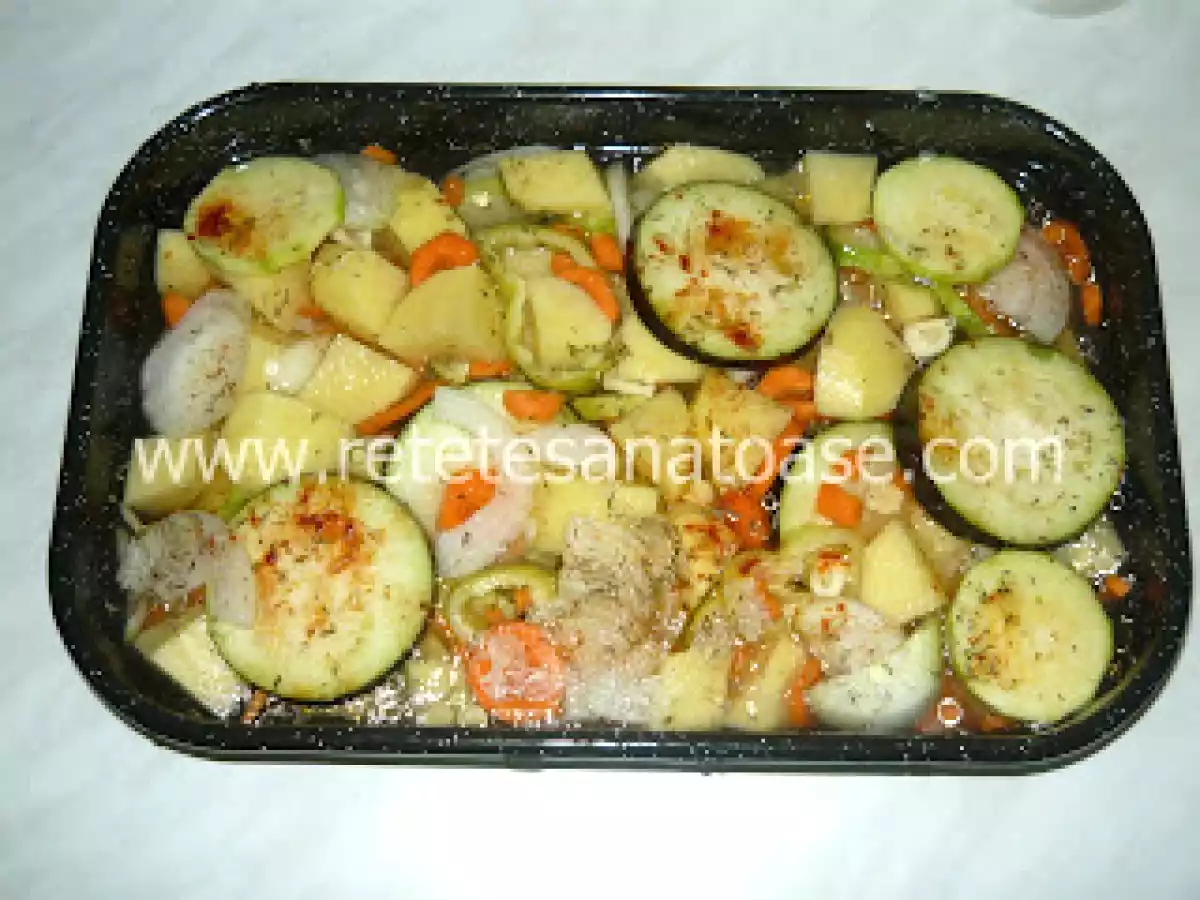 Ghiveci cu legume, orez si carne la cuptor - poza 2