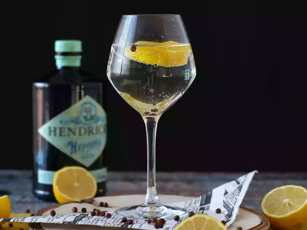 Gin tonic, cocktailul potrivit pentru aperitiv!