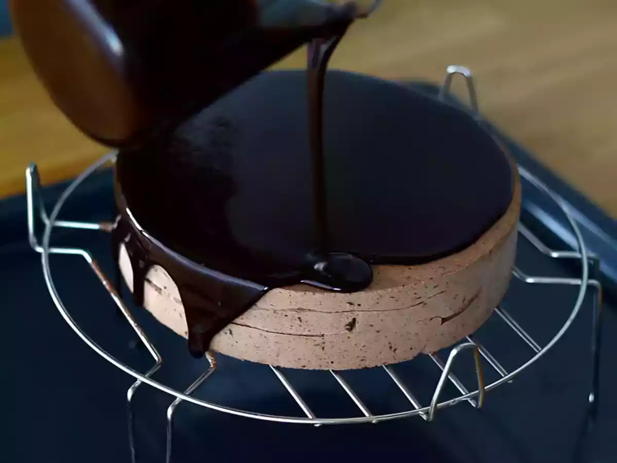 Glazură de ciocolată tip oglindă, explicată pas cu pas