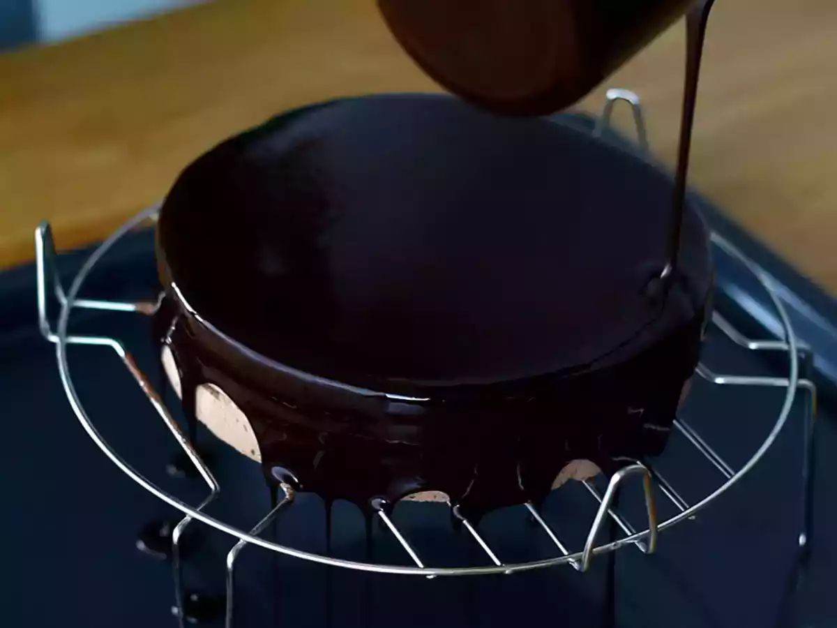 Glazură de ciocolată tip oglindă, explicată pas cu pas - poza 3