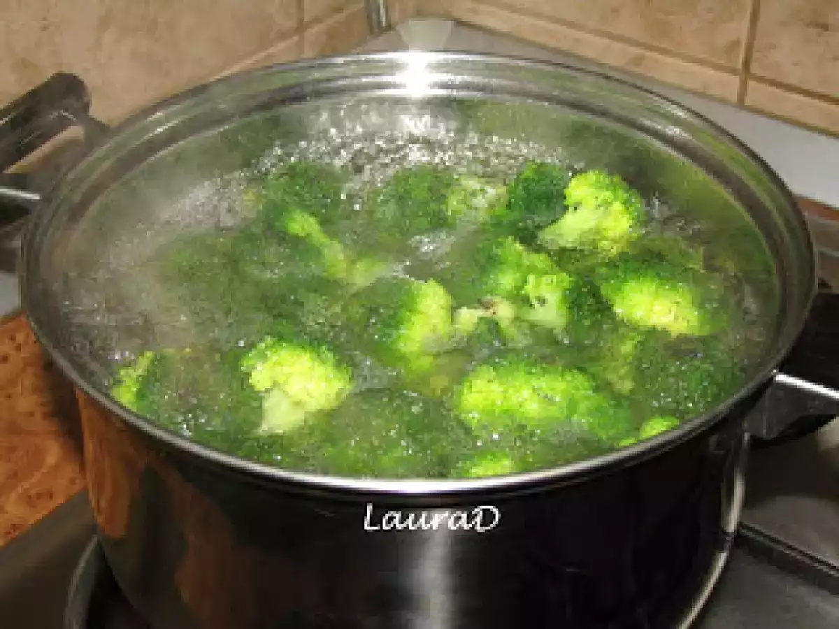 Gnocchi cu broccoli si branza albastra - poza 3