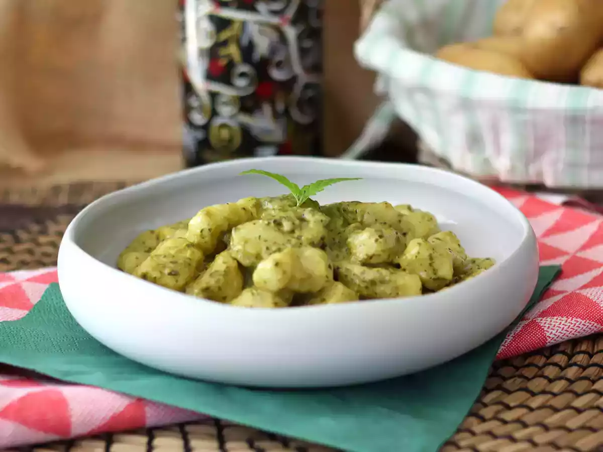 Gnocchi de cartofi cu pesto