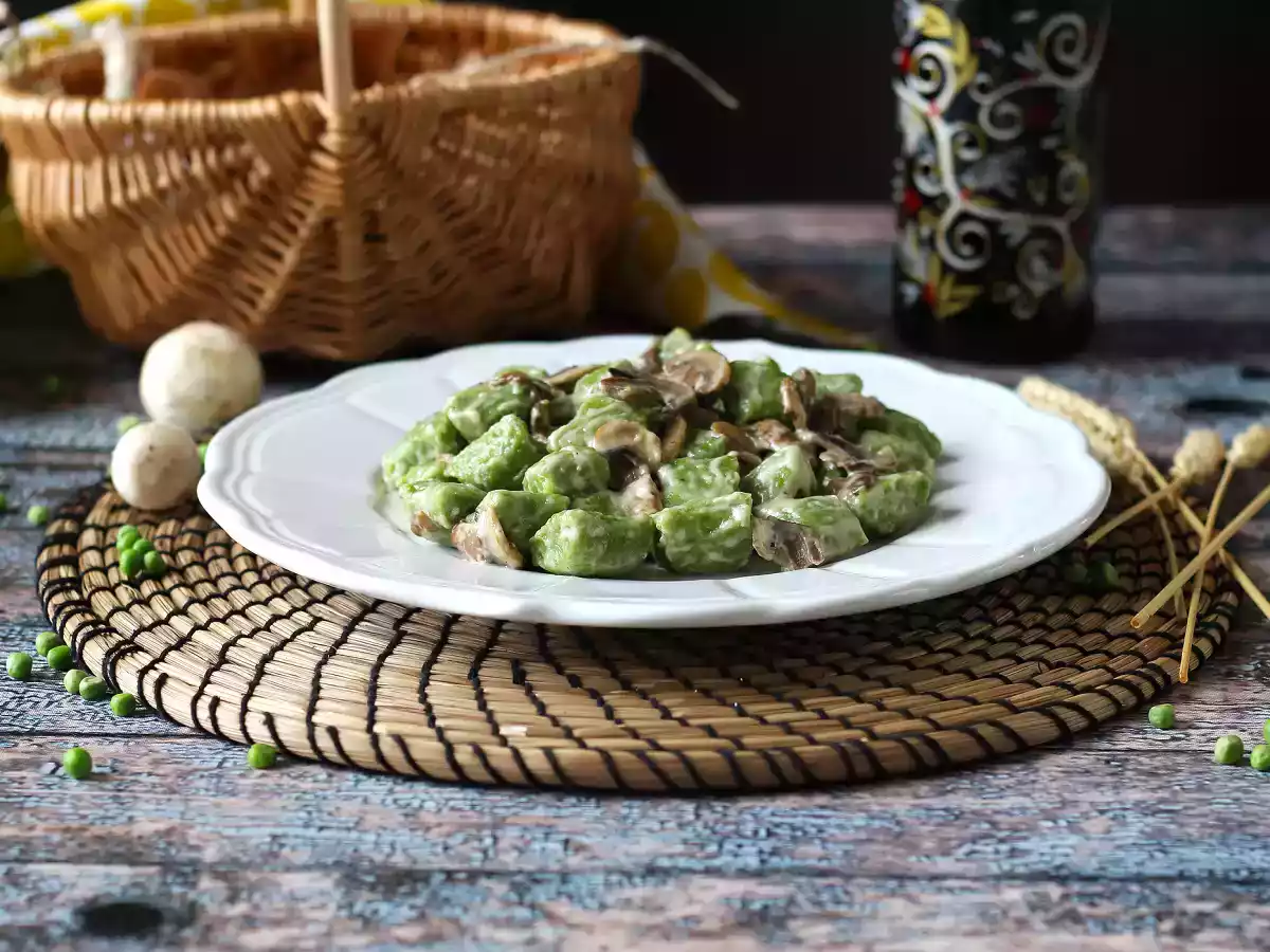 Gnocchi de mazăre cu sos de ciuperci - poza 4