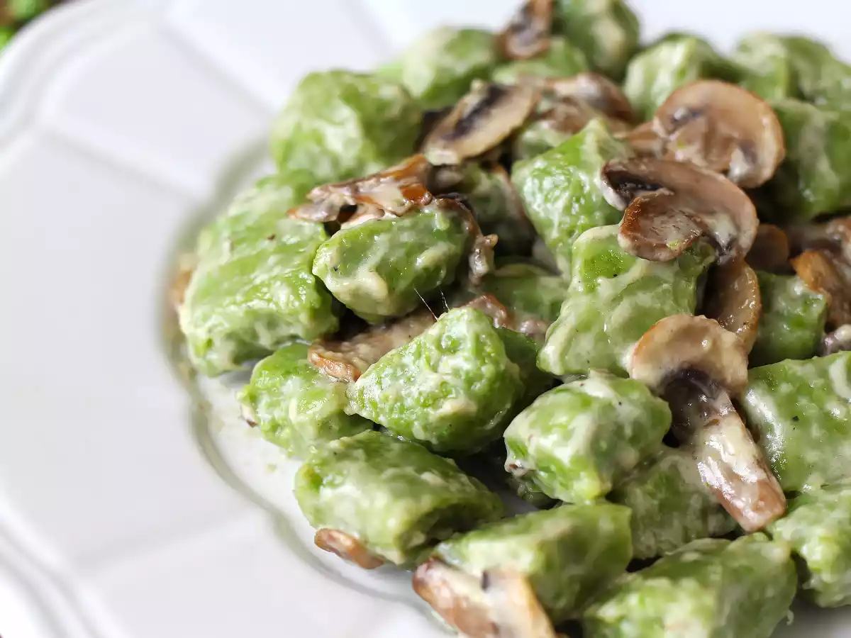 Gnocchi de mazăre cu sos de ciuperci - poza 5