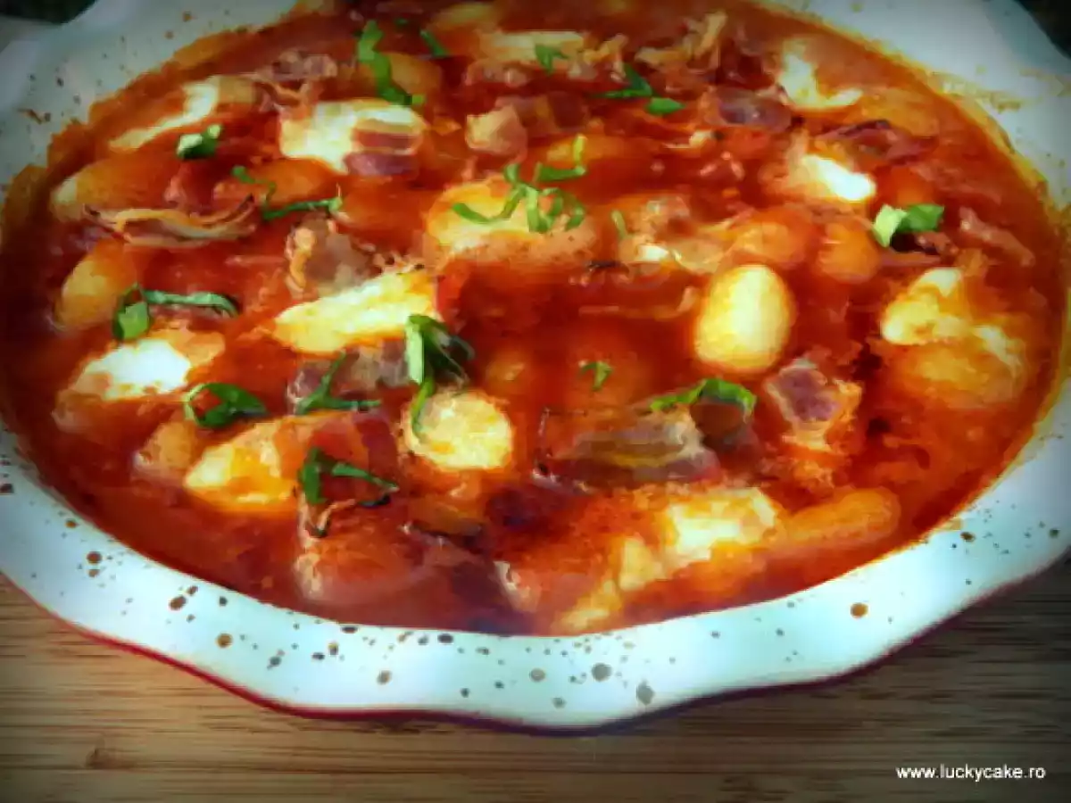 Gnocchi la cuptor cu sos de rosii