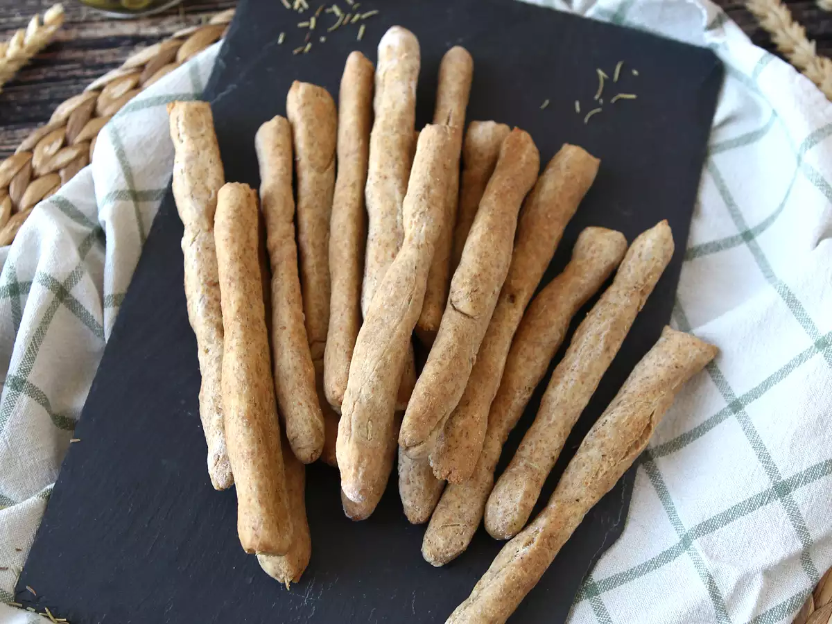 Grisine de casă cu plante aromatice: ușor de făcut și super crocante! - poza 4