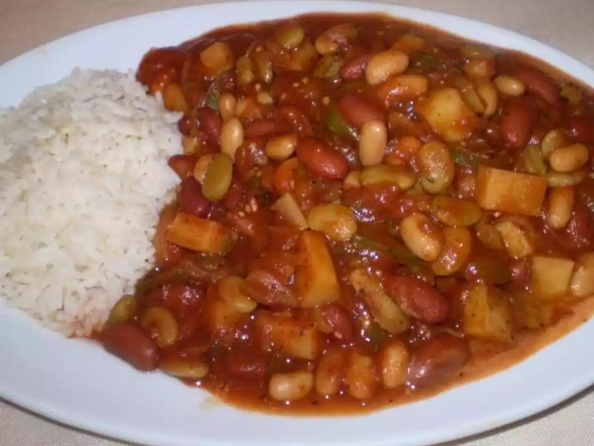 Gulas de fasole si cartofi