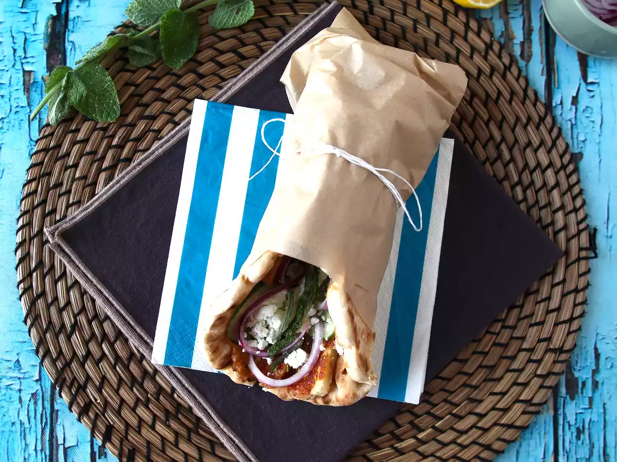 Gyros cu halloumi, o versiune vegetariană a sandwich-ului grecesc! - poza 2