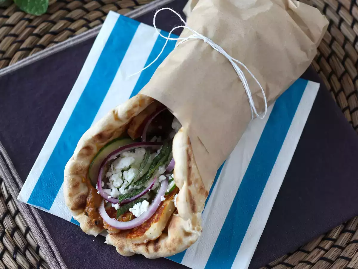 Gyros cu halloumi, o versiune vegetariană a sandwich-ului grecesc! - poza 4