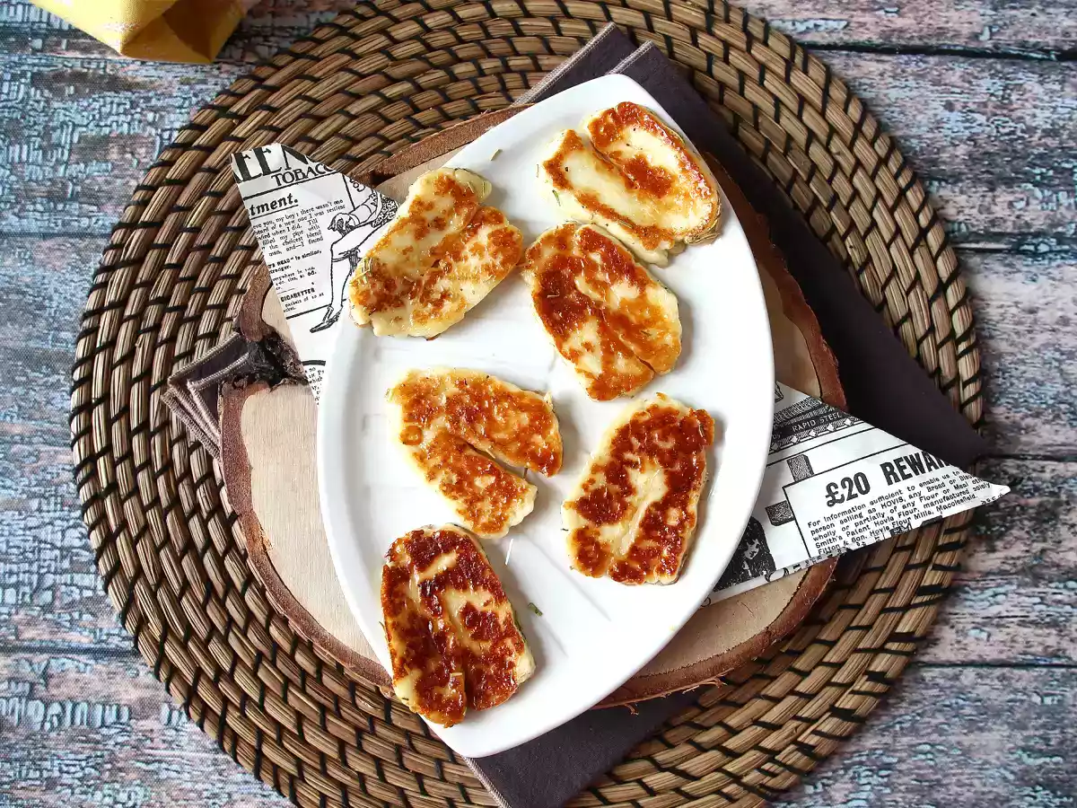 Halloumi prăjită la tigaie - cu miere și rozmarin - poza 5