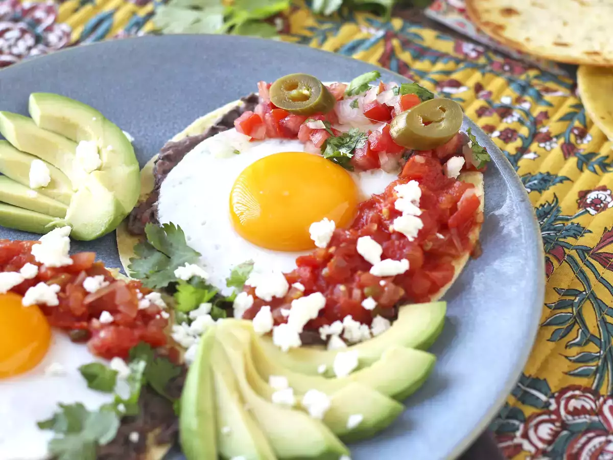Huevos rancheros: rețeta mexicană iconică și gustoasă - poza 3