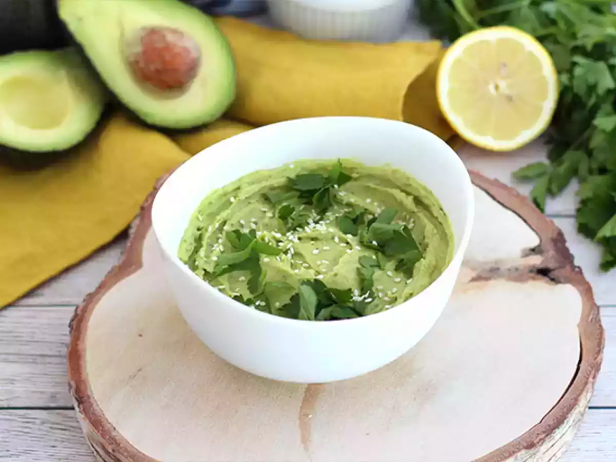 Humus cu avocado