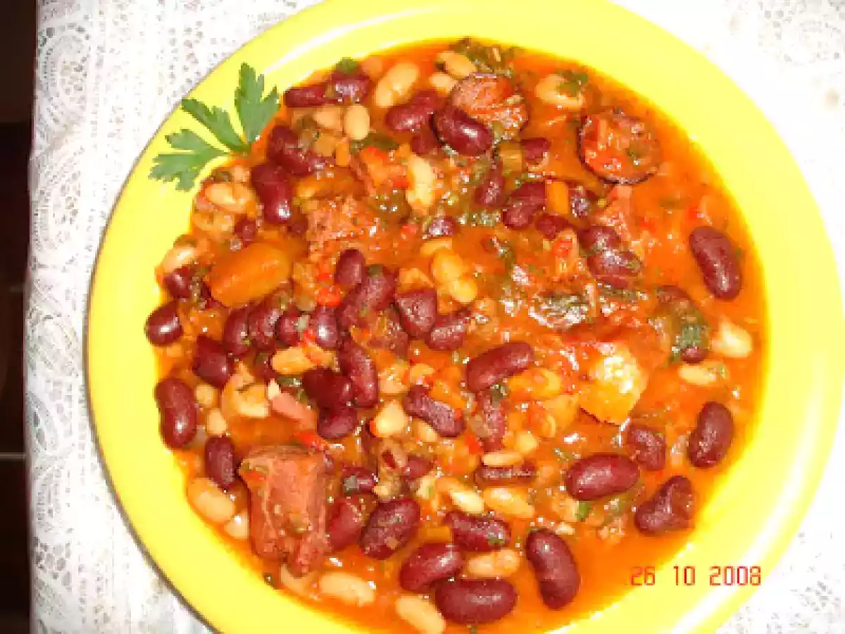 Iahnie de fasole cu ciolan afumat