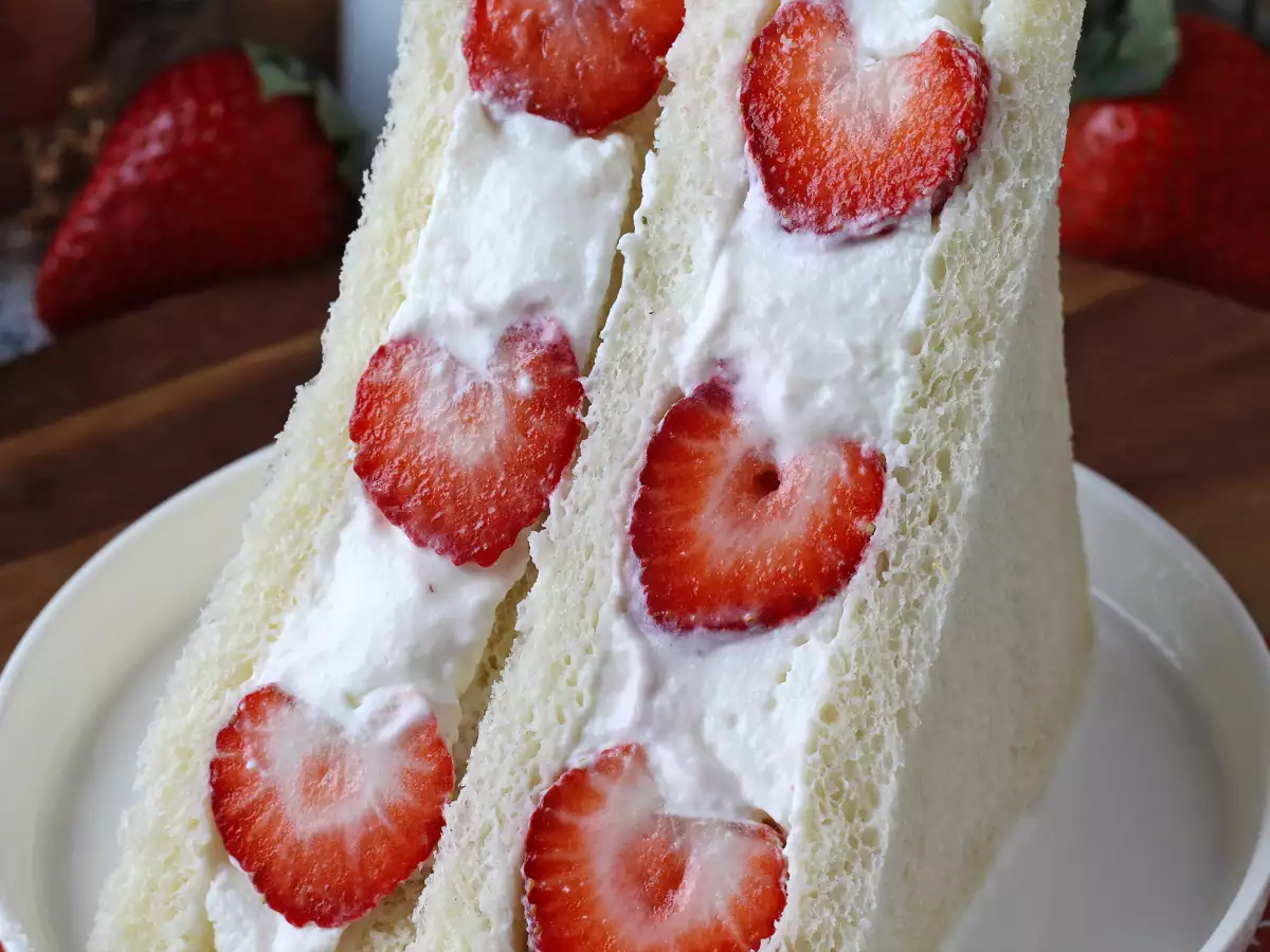 Ichigo sando - sandvișul japonez cu căpșuni și frișcă! - poza 3
