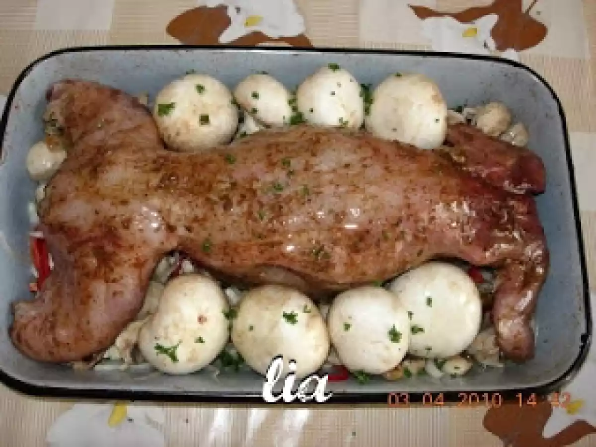 Iepure umplut, servit cu sos - poza 2