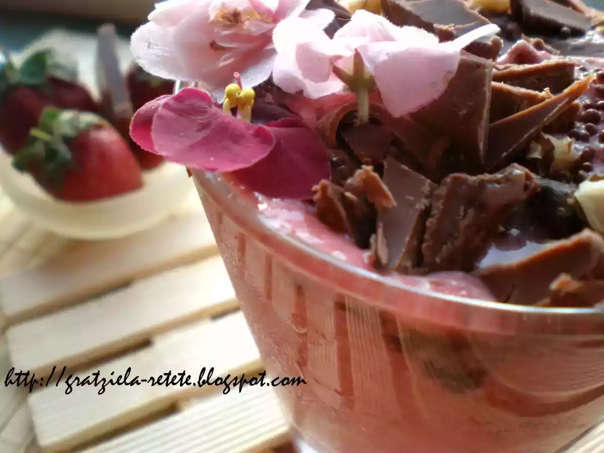 îngheţată de căpşuni şi banane