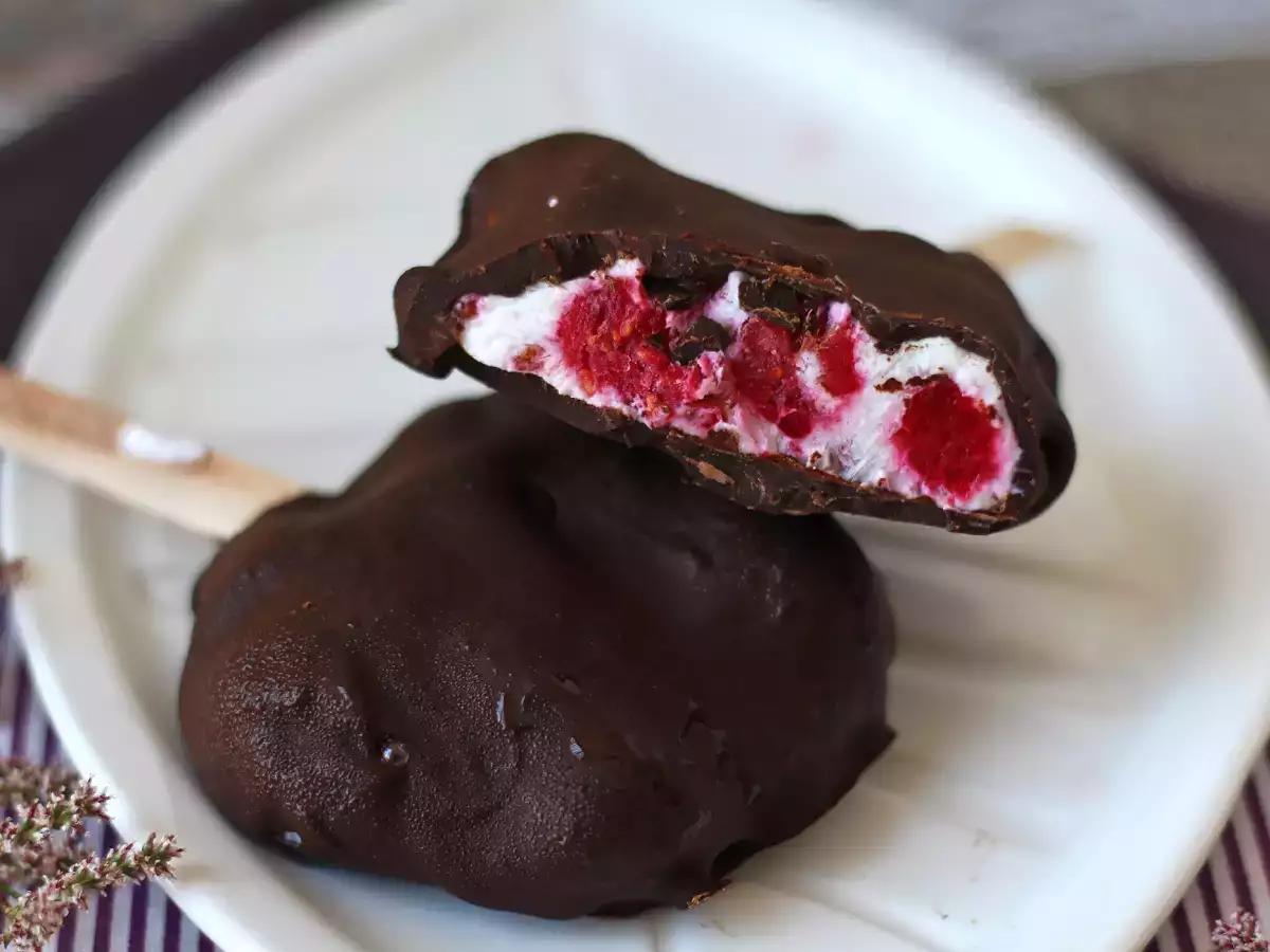 Înghețată cu skyr, zmeură și ciocolată. Gustarea sănătoasă pentru zilele însorite! - poza 6