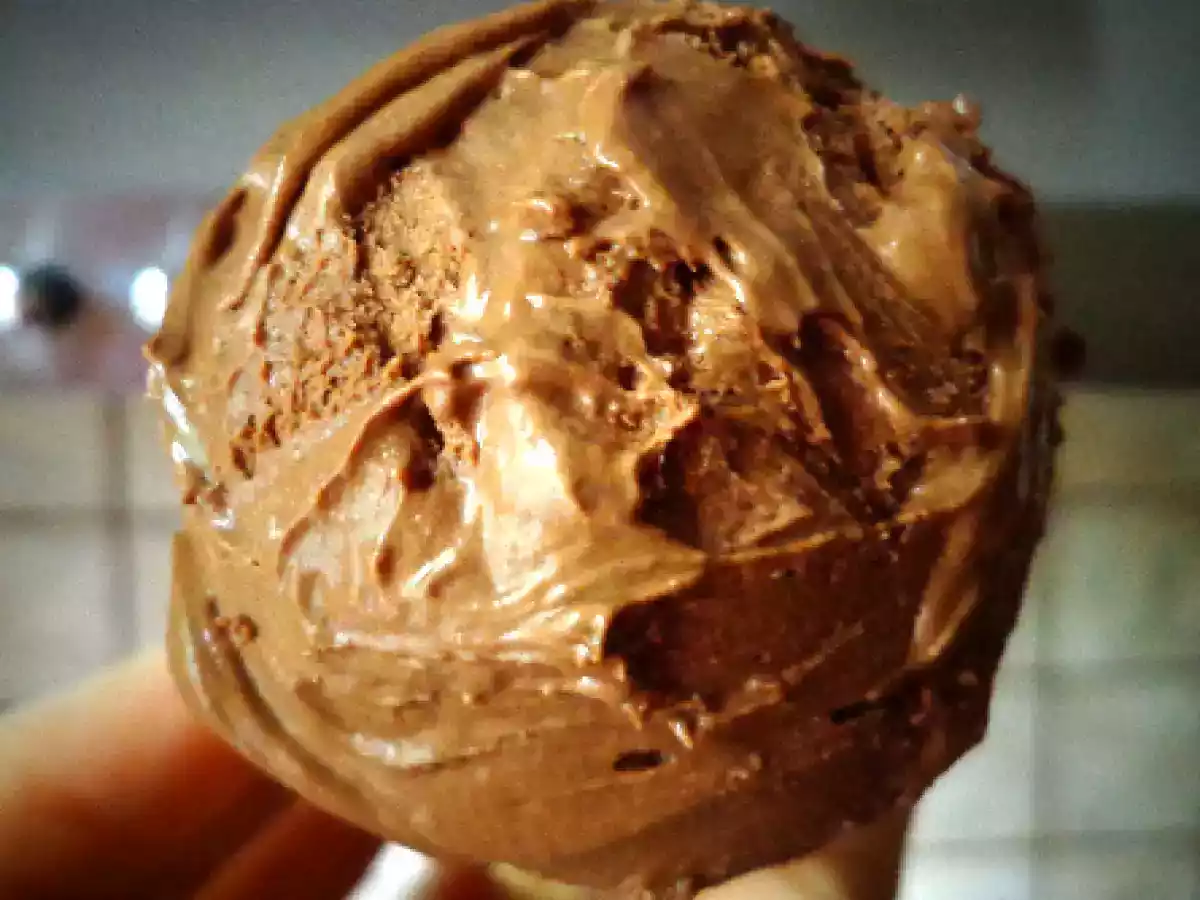 Inghetata de casa cu ciocolata neagra